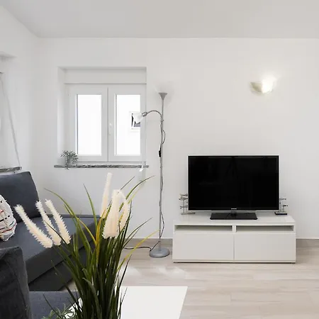 Bright - 5min To The By Lovelystay Apartamento *