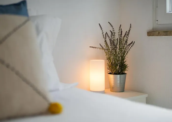 Bright - 5min To The By Lovelystay